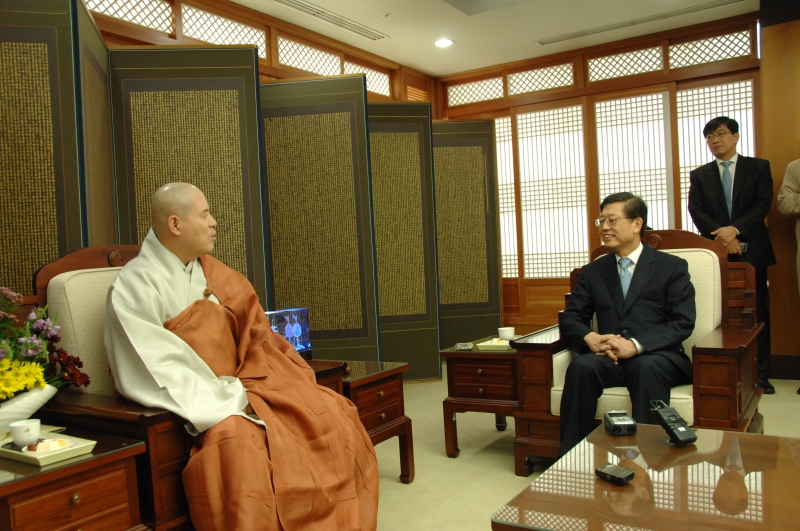 2010.10.27_김황식 국무총리 예방 (15)